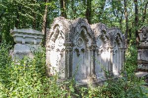 Warszawa - cmentarz żydowski - nagrobek Lewiego Lessera
