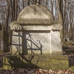 Warszawa - cmentarz żydowski - nagrobek Sary z Królów Pinczewskiej