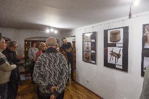 Wernisaż wystawy fotograficznej "Gary i fajanse czyli zbiory w muzeach prywatnych oraz izbach pamięci"