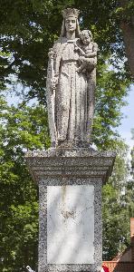 Wrocki - pomnik Matki Boskiej Królowej Polski