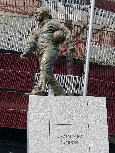 Pomnik Kazimierza Górskiego przed Stadionem Narodowym w Warszawie