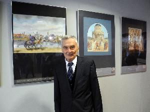 Fencer Wojciech Zabłocki na wystawie swoich prac