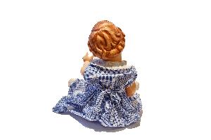 Lalka w sukience w pepitkę